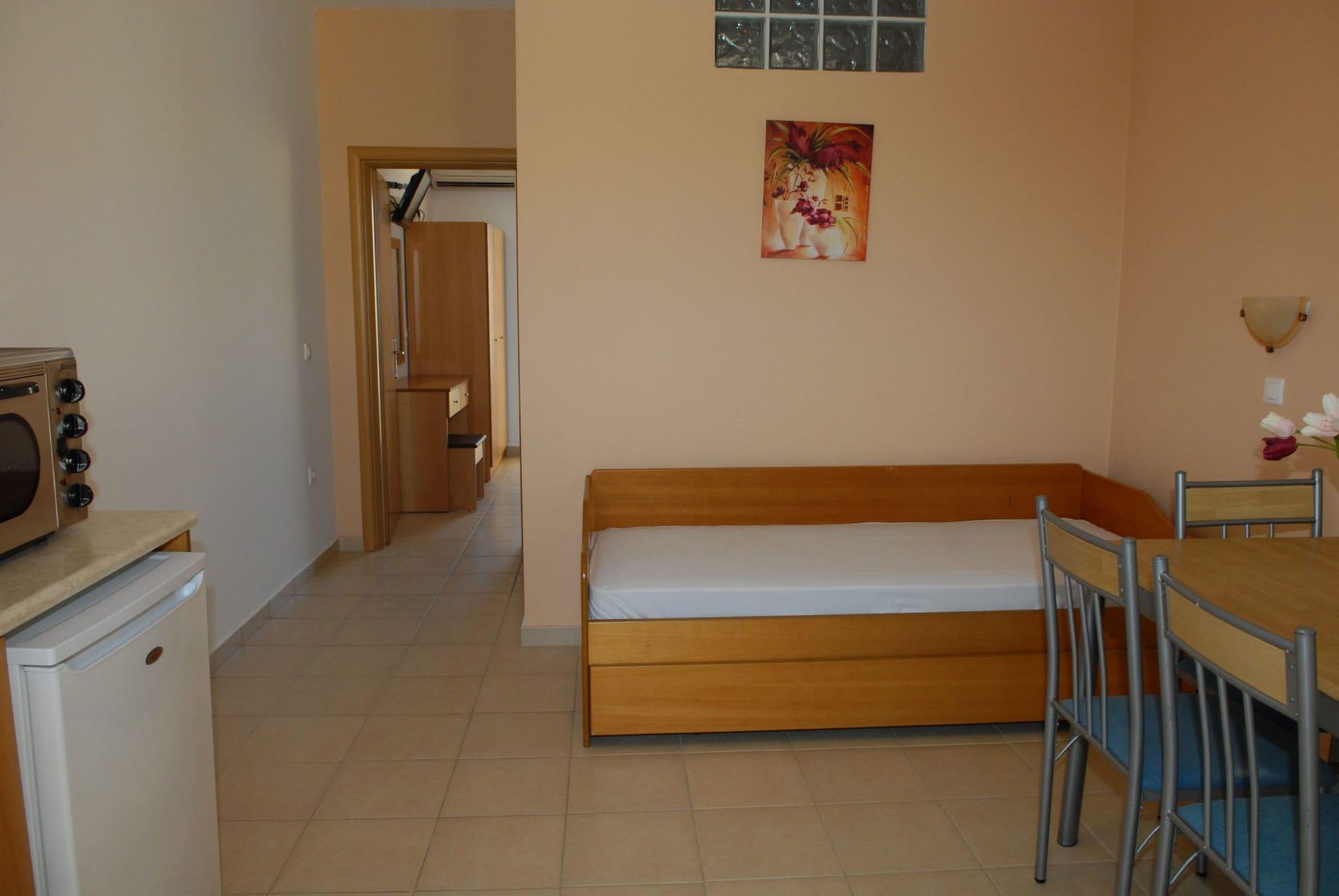 Barbie Hotel Apartments Ялисос Екстериор снимка