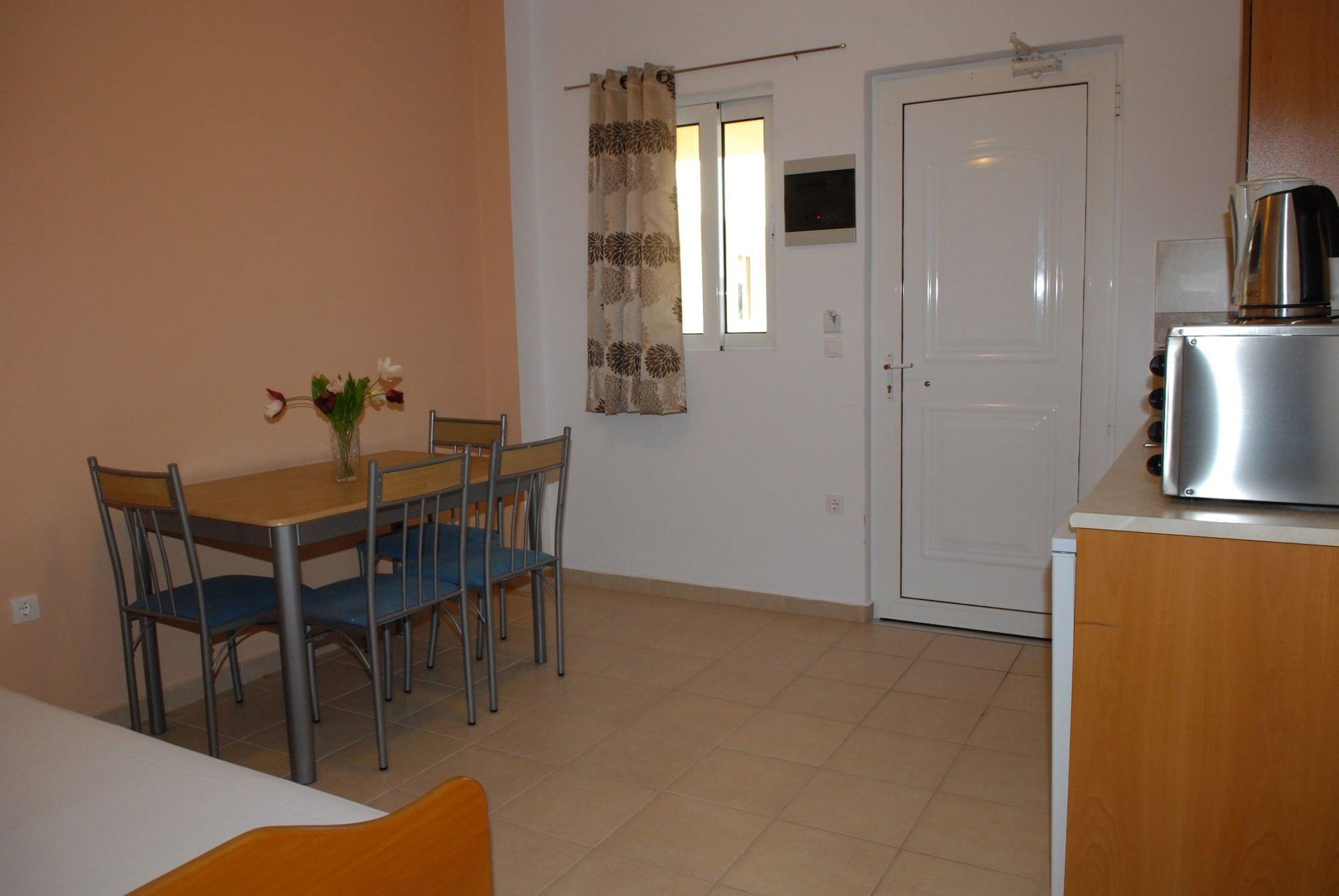 Barbie Hotel Apartments Ялисос Екстериор снимка