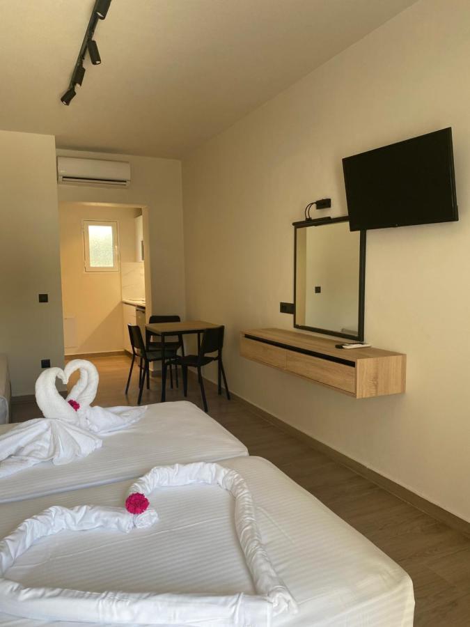 Barbie Hotel Apartments Ялисос Екстериор снимка